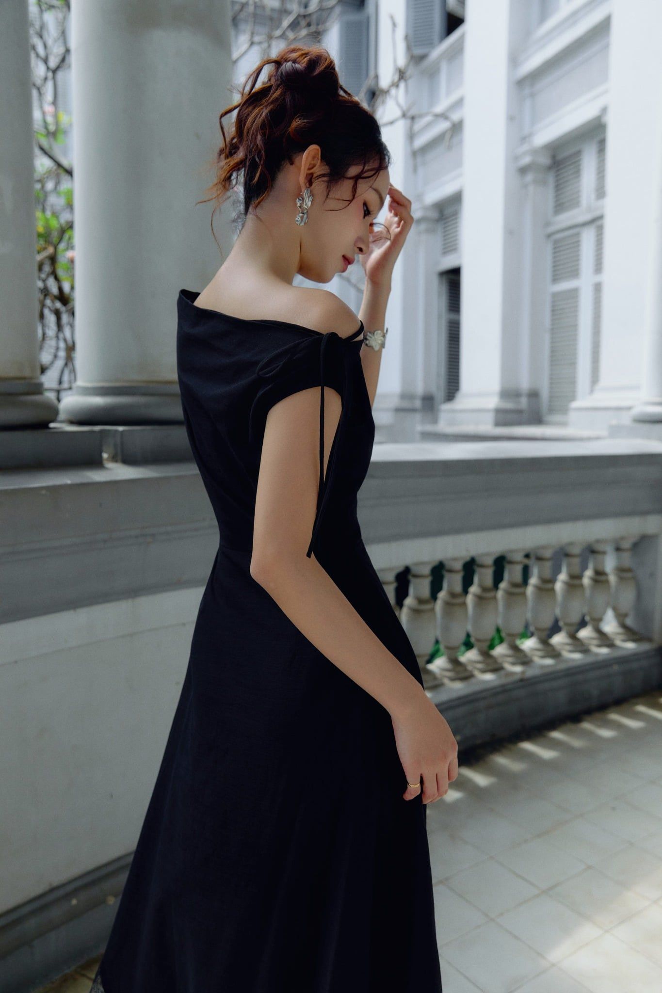 Đầm Dài Vai Lệch Phối Ren Ethereal