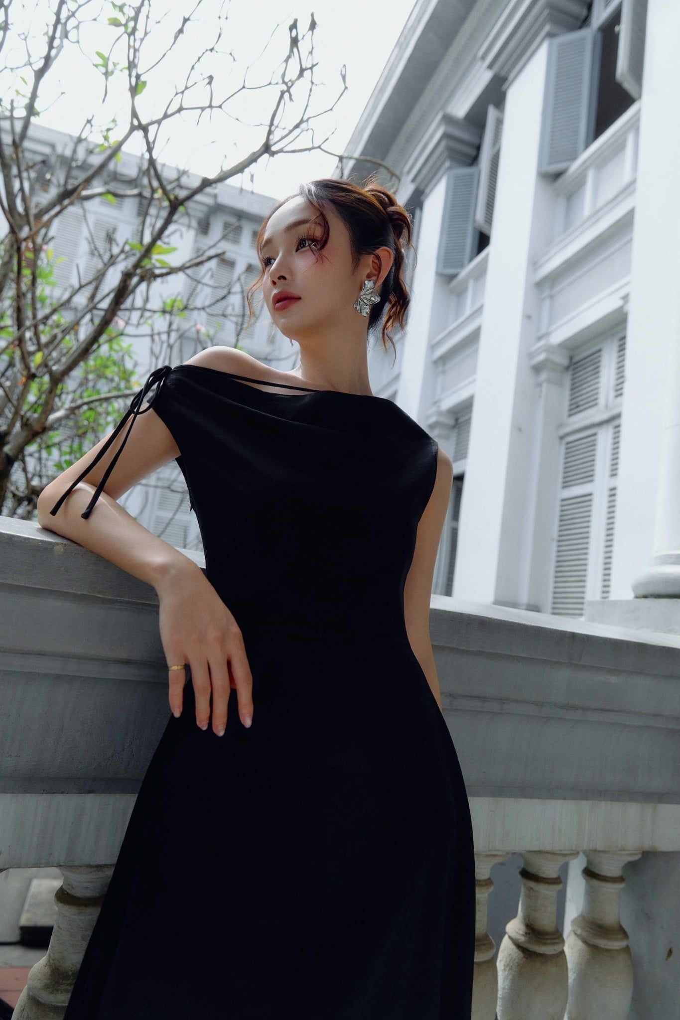 Đầm Dài Vai Lệch Phối Ren Ethereal