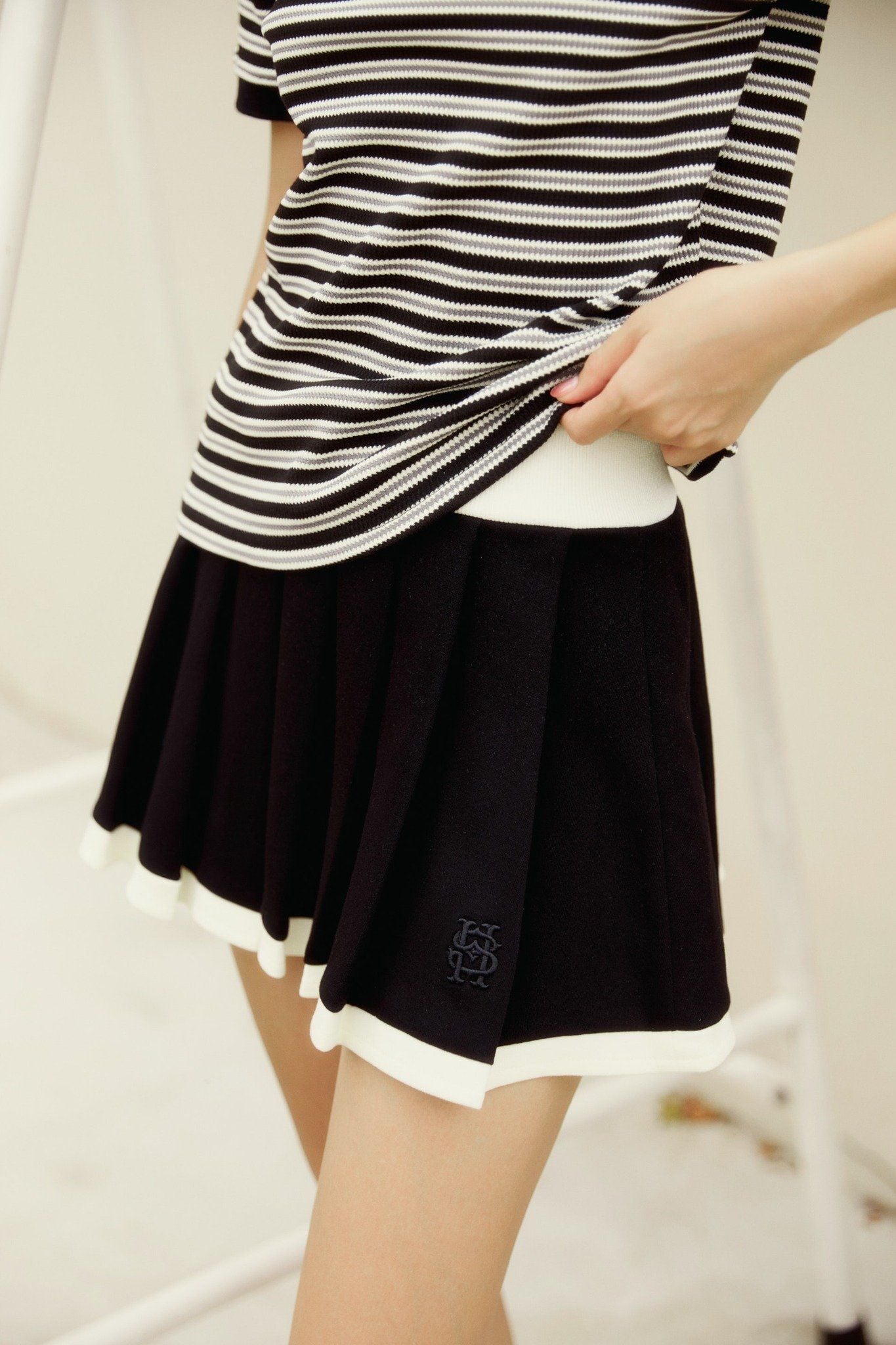 Chân Váy Ngắn Playful Contrast Mini