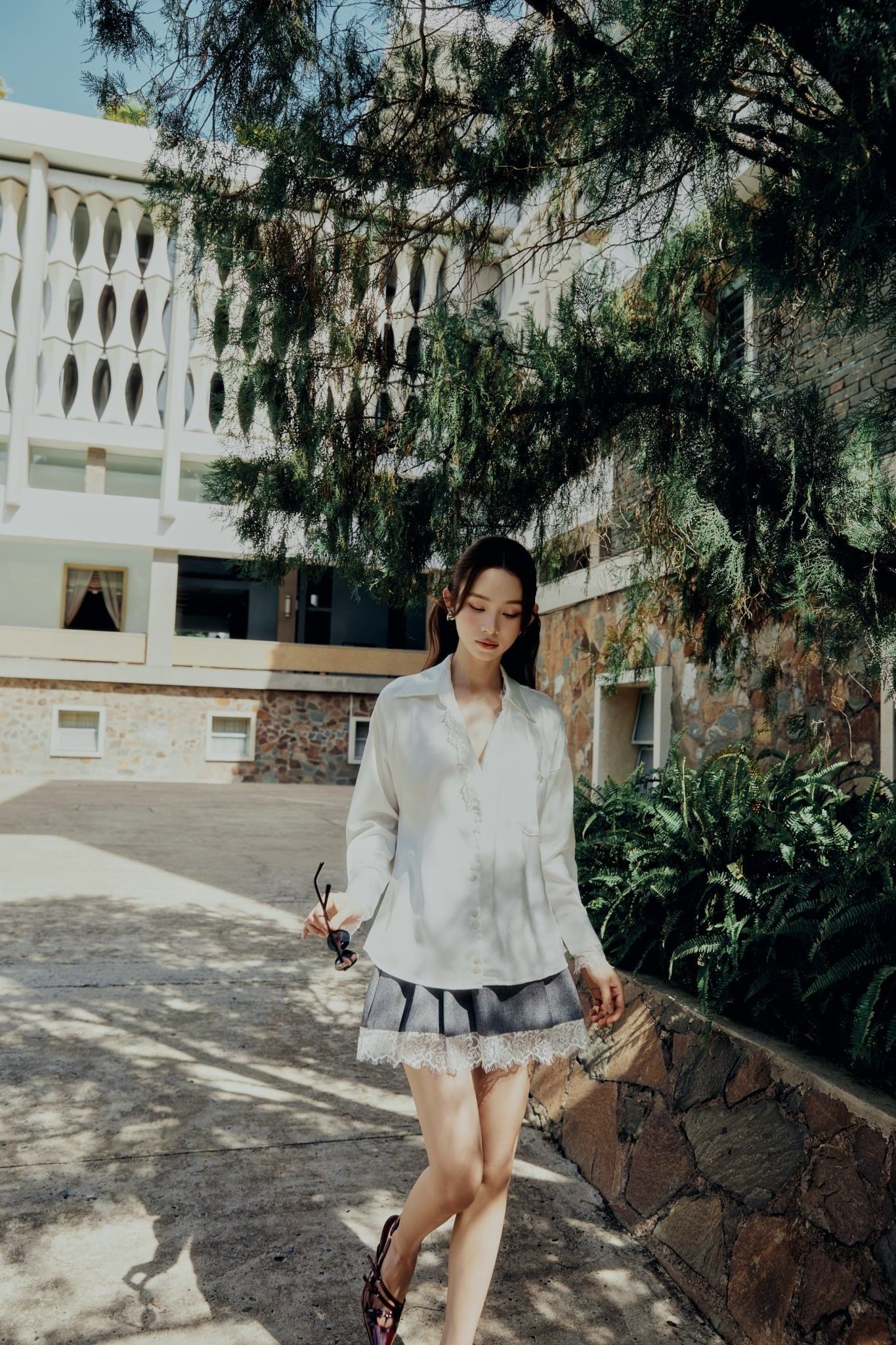 Áo Sơ Mi Vneck Lace Detail