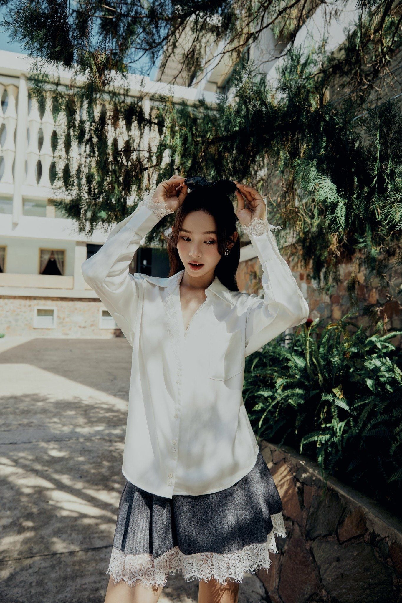 Chân Váy Ngắn Side Pleat Lacey Hem