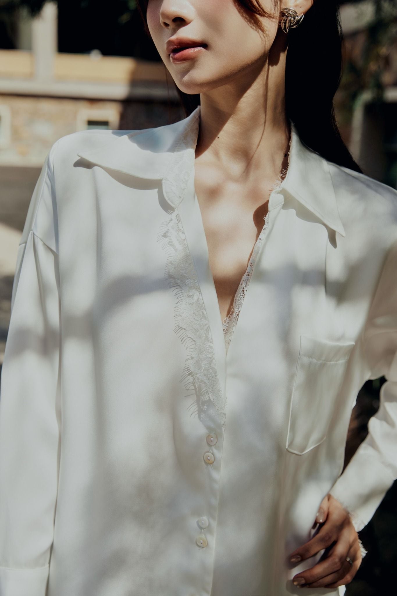  Áo Sơ Mi Vneck Lace Detail 