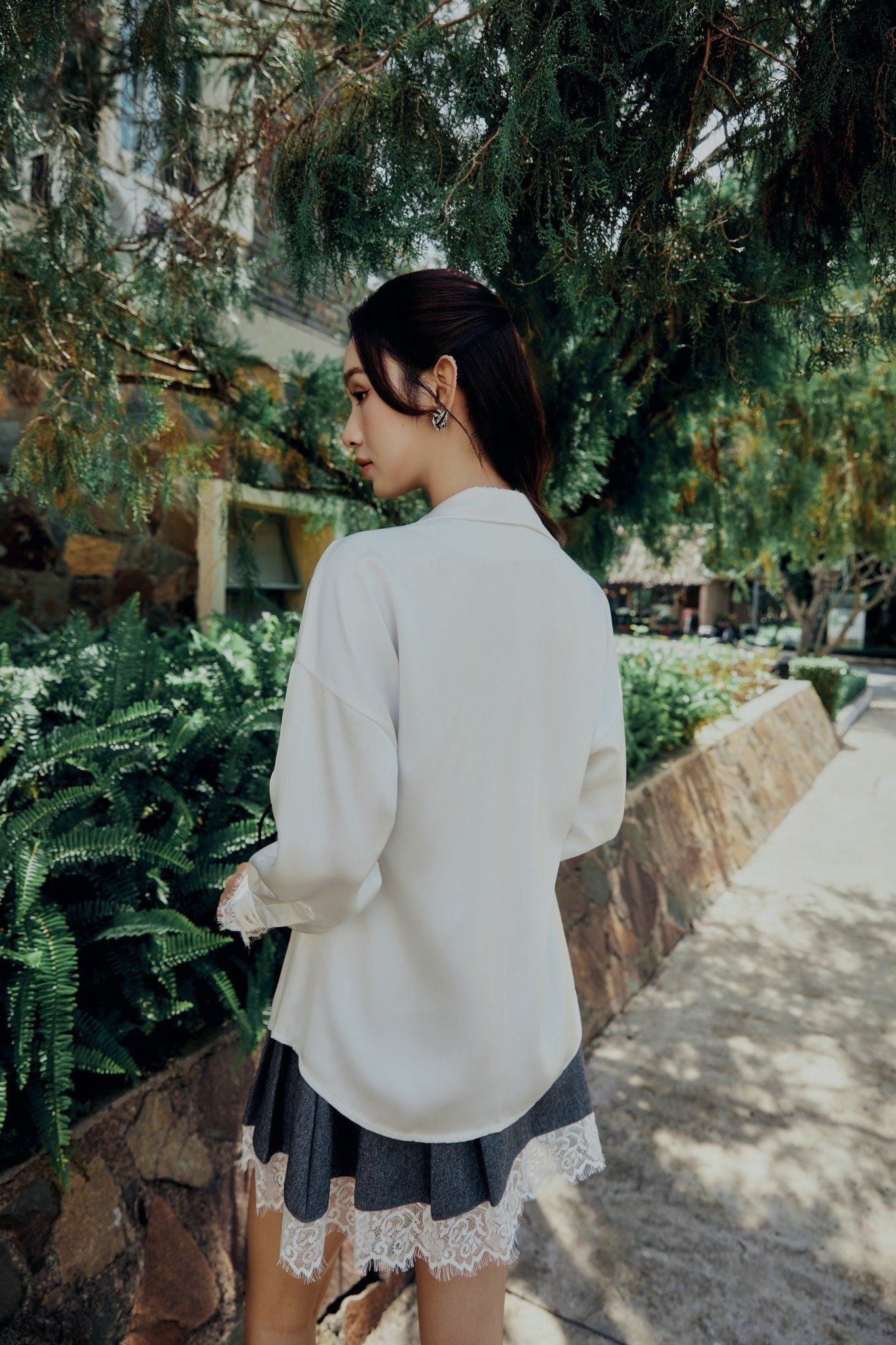 Chân Váy Ngắn Side Pleat Lacey Hem