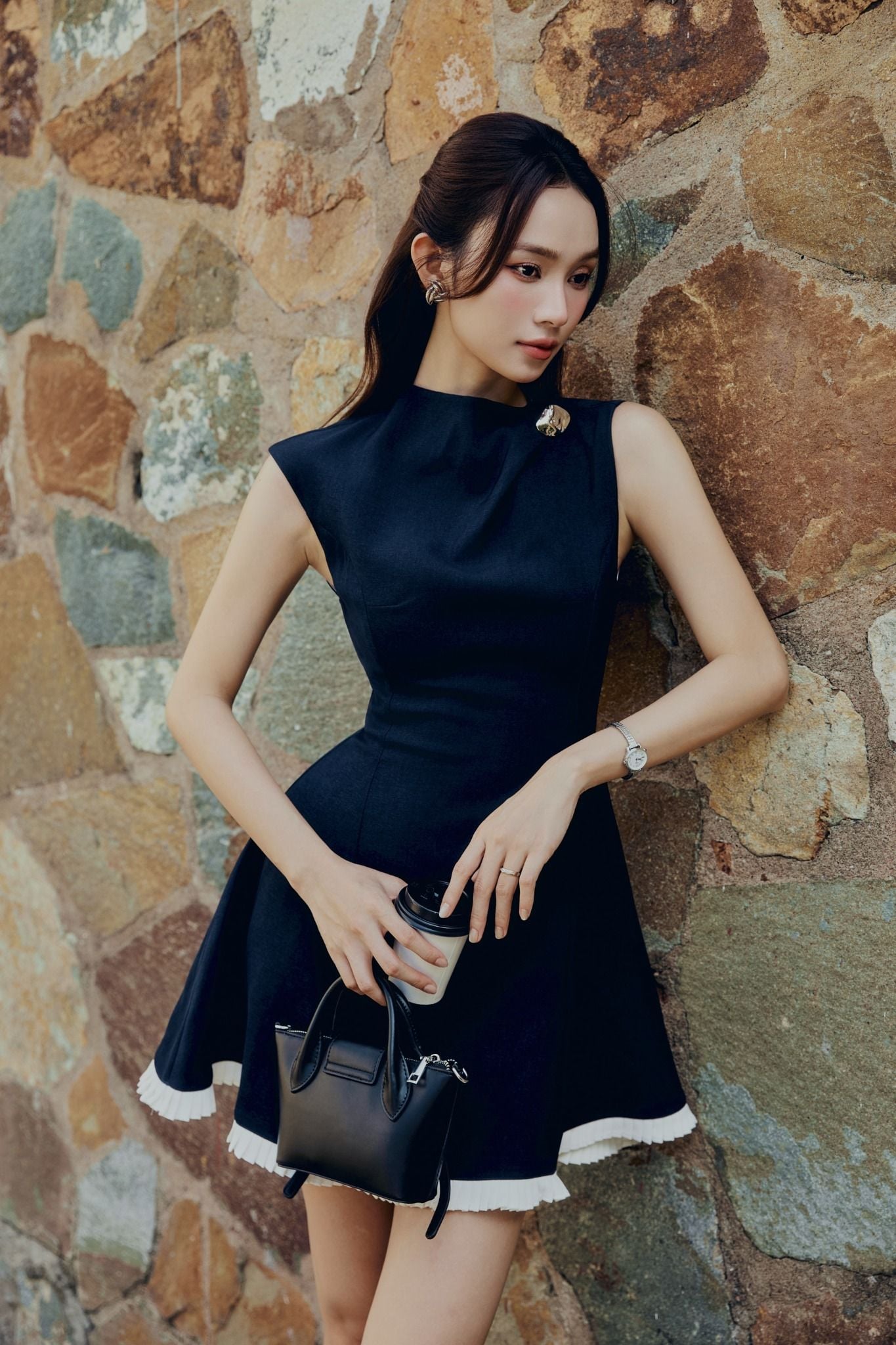 Đầm Ngắn Sleeveless Pleated Hem Detail