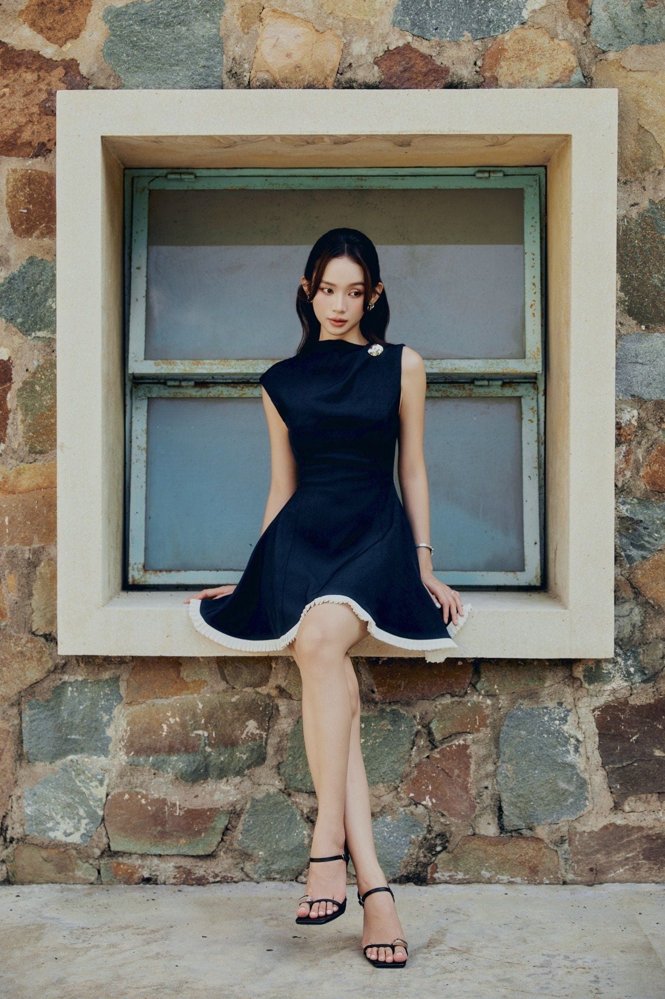 Đầm Ngắn Sleeveless Pleated Hem Detail