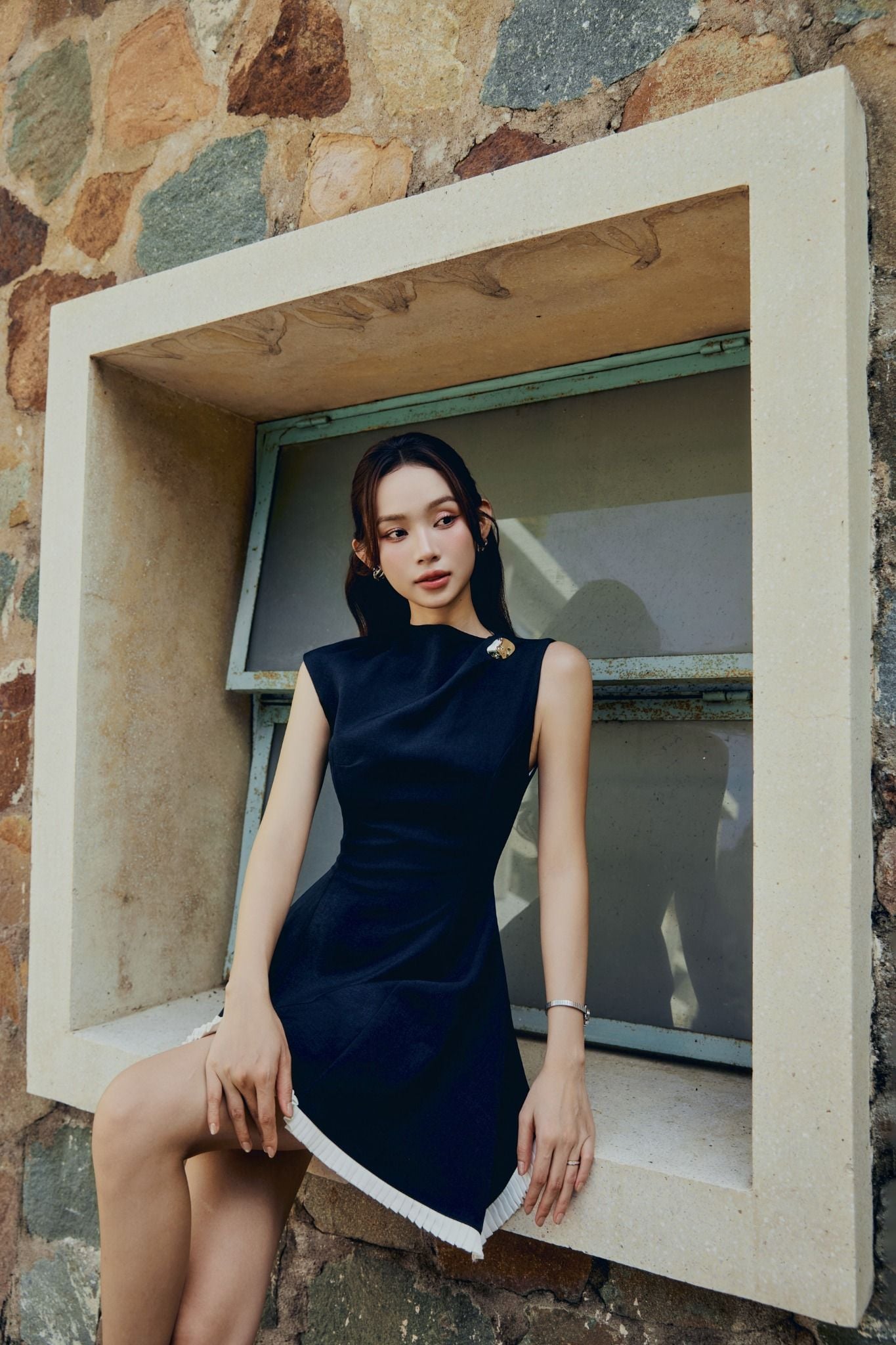 Đầm Ngắn Sleeveless Pleated Hem Detail