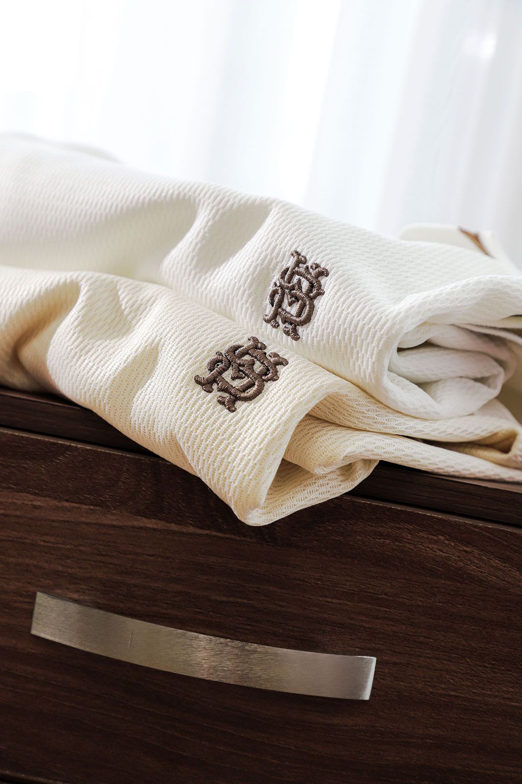 Áo Polo Regular White Cream Vneck