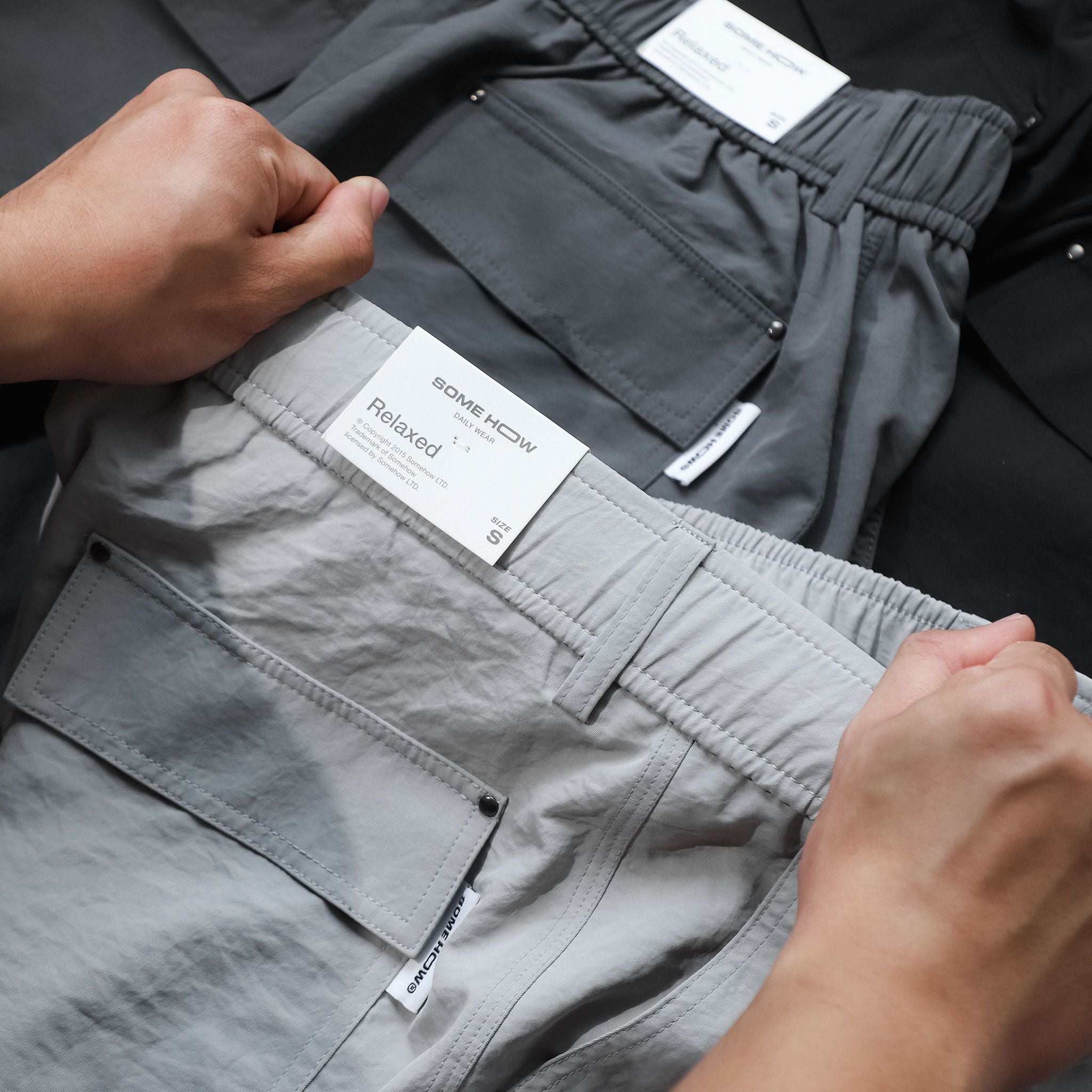 Quần Dài Relaxed Parachute Essential