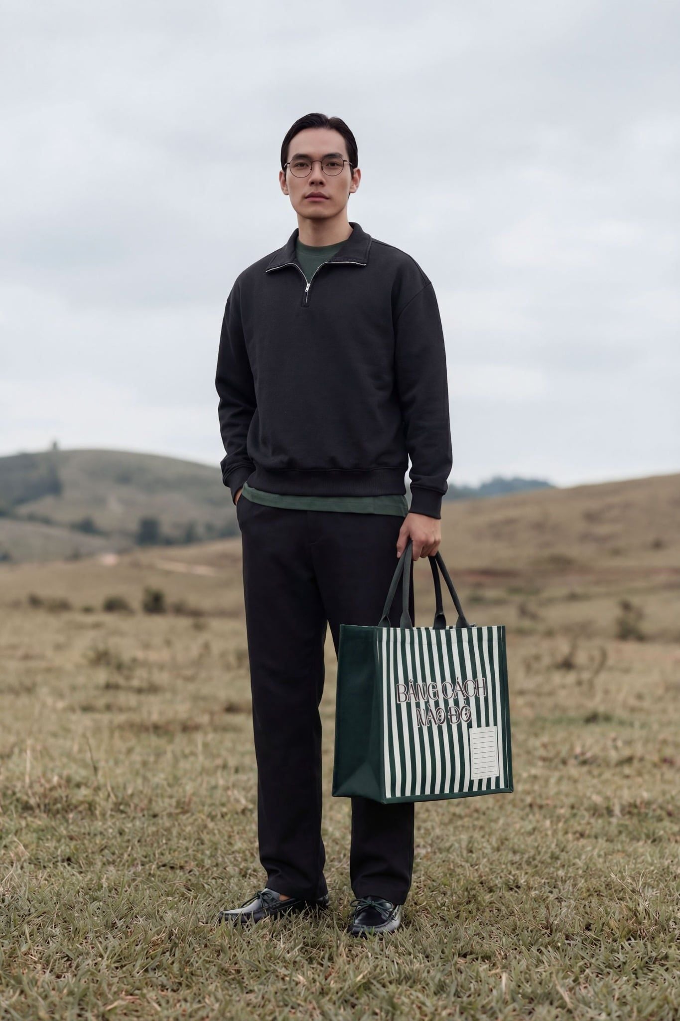  Áo Nỉ Relaxed Zipper Collar Essential 