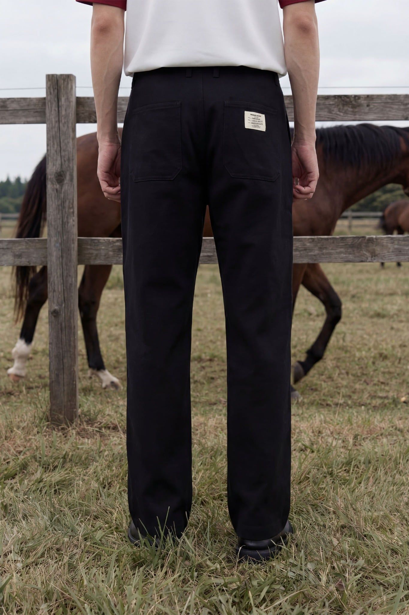 Quần Kaki Straight Essential Pant