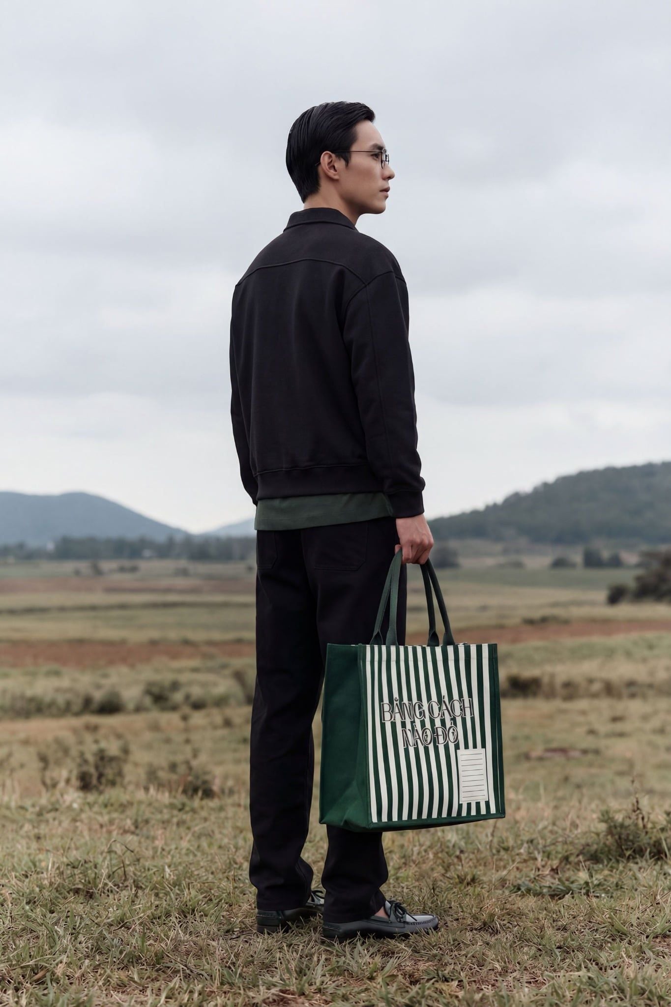 Áo Nỉ Relaxed Zipper Collar Essential