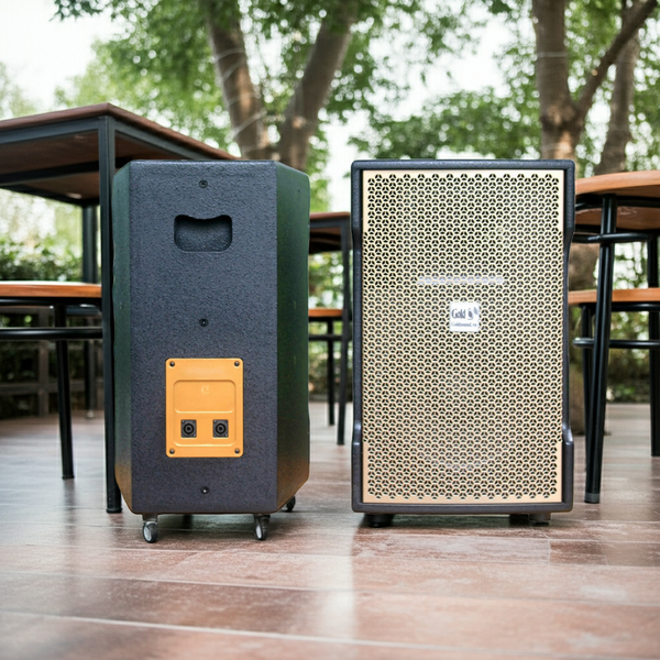 Dàn loa Sân khấu: 1 Amply A928 2 vùng âm lượng 1500w + 4 loa Goldsound V238 Gold 238w, loa được thiết kế riêng cho quán, bật lớn không tạp âm, miễn phí công lắp đặt, bảo hành dài hạn 5 năm.