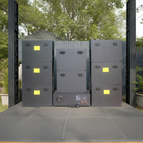 Dàn loa treo tường: Amply A938-2K + 8 V130, Amply hai vùng âm lượng, loa được thiết kế riêng, bật lớn không tạp âm, miễn phí công lắp đặt, bảo hành dài hạn 5 năm.