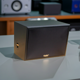 Loa Goldsound vệ tinh treo tường V130 SG (Số lượng 1 loa), công suất 130w, loa bass 20 cm, treble 10 cm, kích thước rộng 37 cm, cao 27.5 cm, sâu 28.5 cm, bảo hành dài hạn 5 năm.