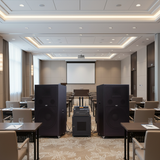 Dàn âm thanh hội trường, sân khấu V558 Goldsound: Đẩy 2000w Goldsound + 2 loa Goldsound V558PU + 1 Micro không dây + 1 vang cơ, bảo hành dài hạn 5 năm.