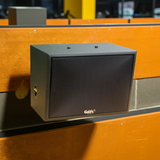 Loa treo tường V130PU MT SG, (Số lượng 1 loa), công suất 130w, loa bass 20 cm, treble 10 cm, kích thước rộng 37.5 cm, cao 28 cm, sâu 29 cm, phủ da cao cấp, bảo hành dài hạn 5 năm.