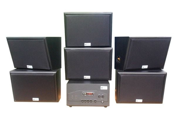 Dàn loa sân vườn: Amply A907 + 6 V130NT, Amply hai vùng âm lượng, loa được thiết kế riêng, bật lớn không tạp âm, miễn phí công lắp đặt, bảo hành dài hạn 5 năm.