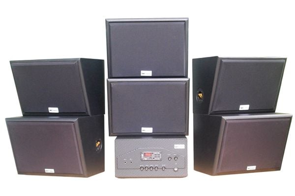 Dàn loa sân vườn: Amply A907W + 6 V130NT, Amply hai vùng âm lượng, loa được thiết kế riêng, bật lớn không tạp âm, miễn phí công lắp đặt, bảo hành dài hạn 5 năm.