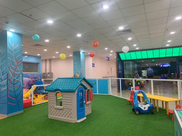 Loa treo tường thông báo phát nhạc nền tự động Goldsound cho khu vui chơi BABAMAMA, Vũng Tàu, loa được thiết kế riêng cho quán, bật lớn không tạp âm, miễn phí công lắp đặt, bảo hành dài hạn 5 năm