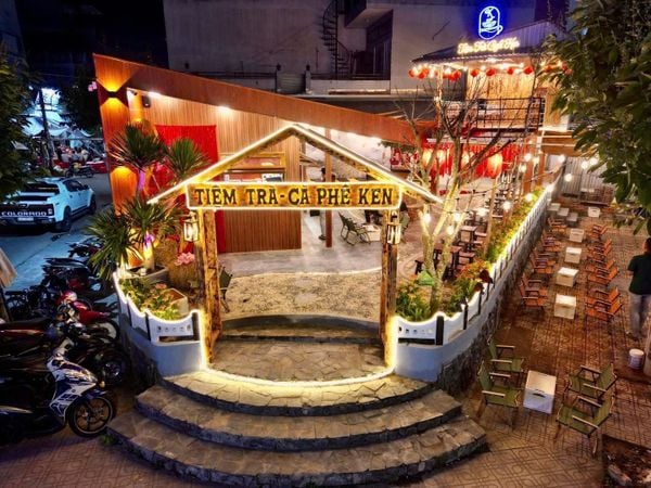 Loa treo tường phát nhạc nền cho Tiệm Trà - Cà Phê Ken Cai Lậy, Tiền Giang, loa được thiết kế riêng cho quán, bật lớn không tạp âm, miễn phí công lắp đặt, bảo hành dài hạn 5 năm