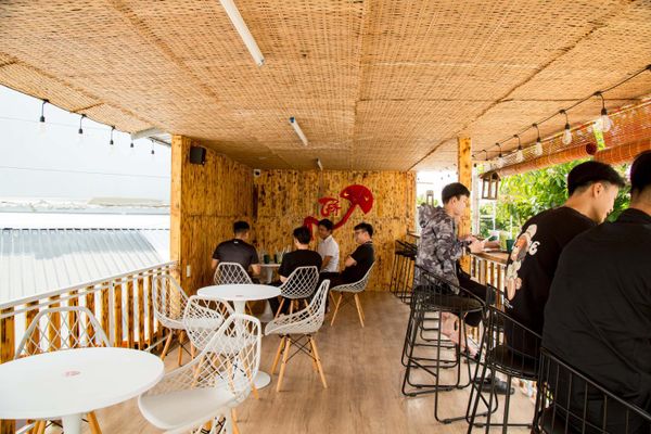 Loa treo tường phát nhạc nền cho Tiệm Trà - Cà Phê Ken Cai Lậy, Tiền Giang, loa được thiết kế riêng cho quán, bật lớn không tạp âm, miễn phí công lắp đặt, bảo hành dài hạn 5 năm