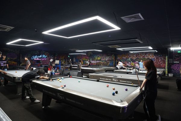 Loa treo tường phát nhạc nền cho Cậu Út Billiards Club, TP. HCM, loa được thiết kế riêng cho quán, bật lớn không tạp âm, miễn phí công lắp đặt, bảo hành dài hạn 5 năm
