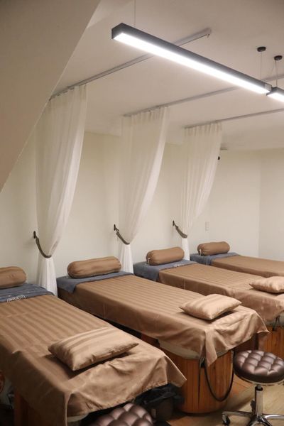 Loa treo tường cho TALI Beauty, loa được thiết kế riêng cho quán, bật lớn không tạp âm, miễn phí công lắp đặt, bảo hành dài hạn 5 năm