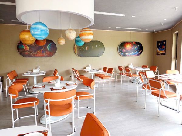 Loa thông báo, phát nhạc nền tự động Goldsound cho nhà hàng UFO Food, loa được thiết kế riêng cho quán, bật lớn không tạp âm, miễn phí công lắp đặt, bảo hành dài hạn 5 năm