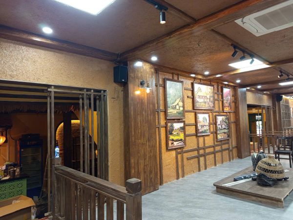 Loa treo tường cho nhà hàng Bếp Quán 132 - 134 Trung Hòa, loa được thiết kế riêng cho quán, bật lớn không tạp âm, miễn phí công lắp đặt, bảo hành dài hạn 5 năm