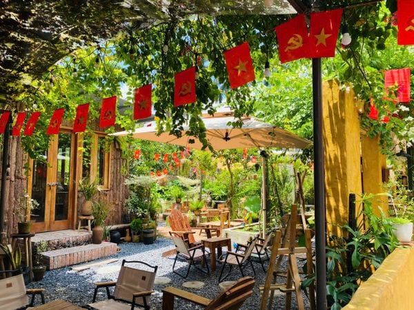 Loa treo tường sân vườn cho quán Vườn ở trong nhà, TP Hà Nội, loa được thiết kế riêng cho quán, bật lớn không tạp âm, miễn phí công lắp đặt, bảo hành dài hạn 5 năm