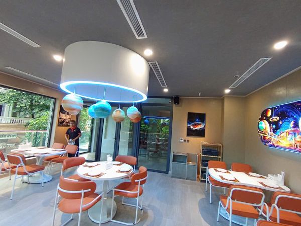 Loa thông báo, phát nhạc nền tự động Goldsound cho nhà hàng UFO Food, loa được thiết kế riêng cho quán, bật lớn không tạp âm, miễn phí công lắp đặt, bảo hành dài hạn 5 năm