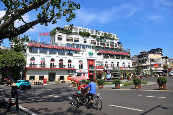 Loa ngoài trời quán cafe, phát nhạc nền tự động cho quán Coffee Club, Hà Nội, loa được thiết kế riêng cho quán, bật lớn không tạp âm, miễn phí công lắp đặt, bảo hành dài hạn 5 năm