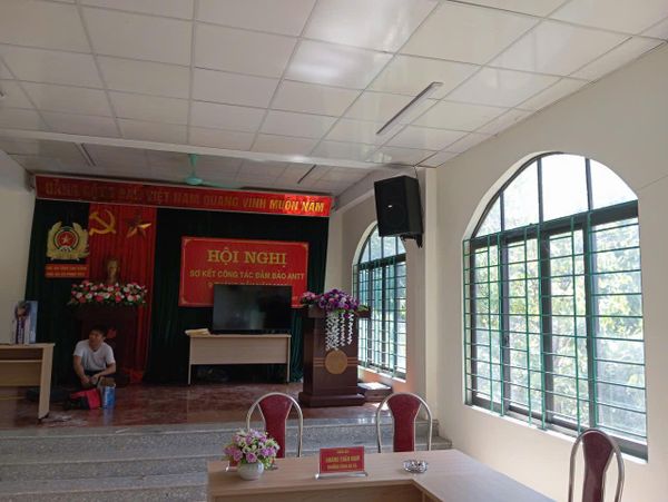 Loa cho hội trường xã Phục Hoà, Cao Bằng, cục đẩy 1600w, 4 loa 600w, vang cơ, Micro không dây...