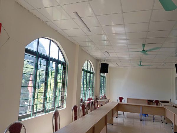 Loa cho hội trường xã Phục Hoà, Cao Bằng, cục đẩy 1600w, 4 loa 600w, vang cơ, Micro không dây...