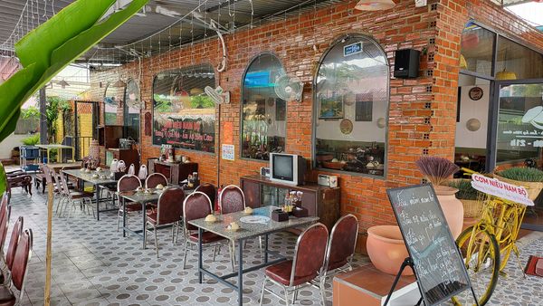 Loa treo tường, phát nhạc nền tự động cho nhà hàng Ẩm thực NAM BỘ xưa, Vĩnh Long, loa được thiết kế riêng cho quán, bật lớn không tạp âm, miễn phí công lắp đặt, bảo hành dài hạn 5 năm