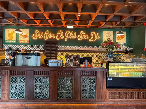 Loa thông báo, phát nhạc nền tự động Goldsound cho CÀ PHÊ CÔ BA SÀI GÒN, loa được thiết kế riêng cho quán, bật lớn không tạp âm, miễn phí công lắp đặt, bảo hành dài hạn 5 năm