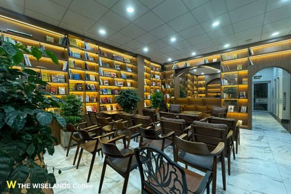 Loa treo tường phát nhạc nền cho The Wiselands Coffee, Quận 3, loa được thiết kế riêng cho quán, bật lớn không tạp âm, miễn phí công lắp đặt, bảo hành dài hạn 5 năm