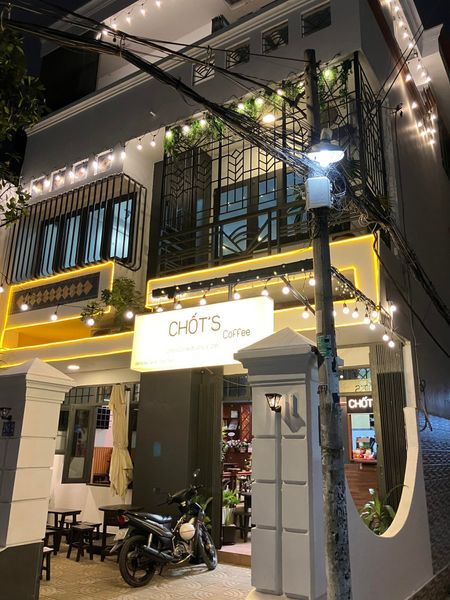 Loa treo tường phát nhạc nền cho Chốt's Coffee, loa được thiết kế riêng cho quán, bật lớn không tạp âm, miễn phí công lắp đặt, bảo hành dài hạn 5 năm