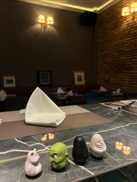 Loa nhà hàng phát nhạc nền tự động cho nhà hàng Bistro TONTON, Quận 1, loa được thiết kế riêng cho quán, bật lớn không tạp âm, miễn phí công lắp đặt, bảo hành dài hạn 5 năm