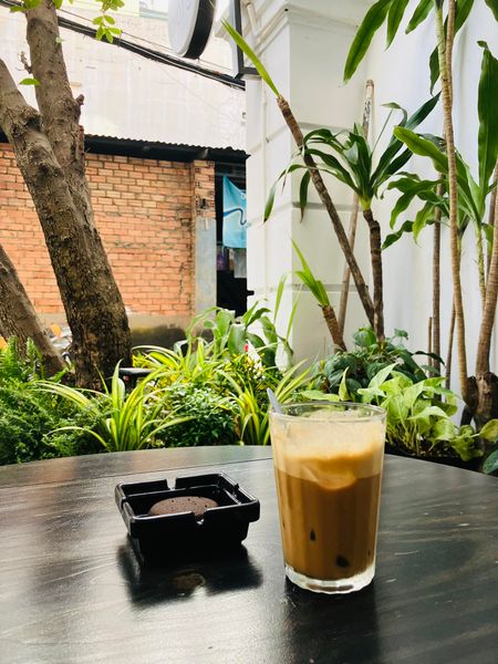 Loa treo tường phát nhạc nền cho Chốt's Coffee, loa được thiết kế riêng cho quán, bật lớn không tạp âm, miễn phí công lắp đặt, bảo hành dài hạn 5 năm