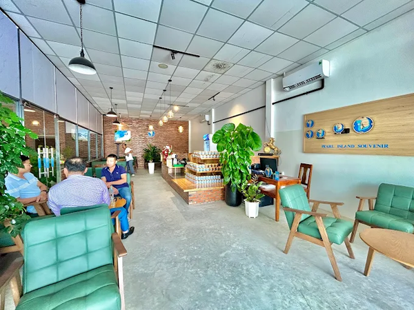 Loa nhà hàng phát nhạc nền tự động cho nhà hàng PQC House, loa được thiết kế riêng cho quán, bật lớn không tạp âm, miễn phí công lắp đặt, bảo hành dài hạn 5 năm