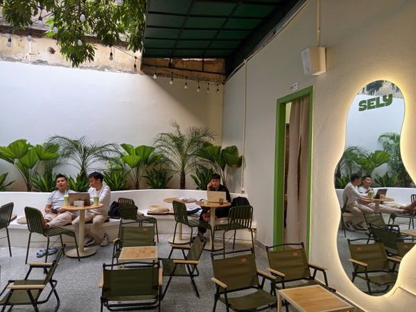 Loa treo tường phát nhạc nền cho SELY, loa được thiết kế riêng cho quán, bật lớn không tạp âm, miễn phí công lắp đặt, bảo hành dài hạn 5 năm