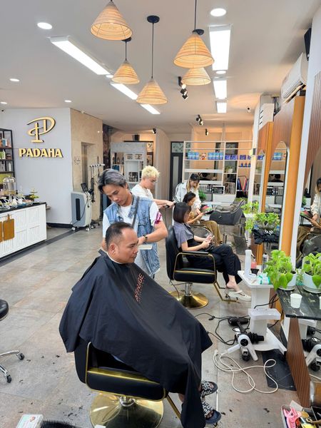 Loa treo tường, phát nhạc nền tự động cho Viện Tóc Padaha, TP.HCM, loa được thiết kế riêng cho quán, bật lớn không tạp âm, miễn phí công lắp đặt, bảo hành dài hạn 5 năm