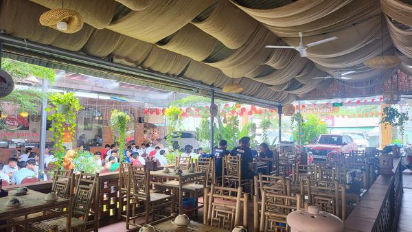 Loa treo tường, phát nhạc nền tự động cho nhà hàng Ẩm thực NAM BỘ xưa, Vĩnh Long, loa được thiết kế riêng cho quán, bật lớn không tạp âm, miễn phí công lắp đặt, bảo hành dài hạn 5 năm