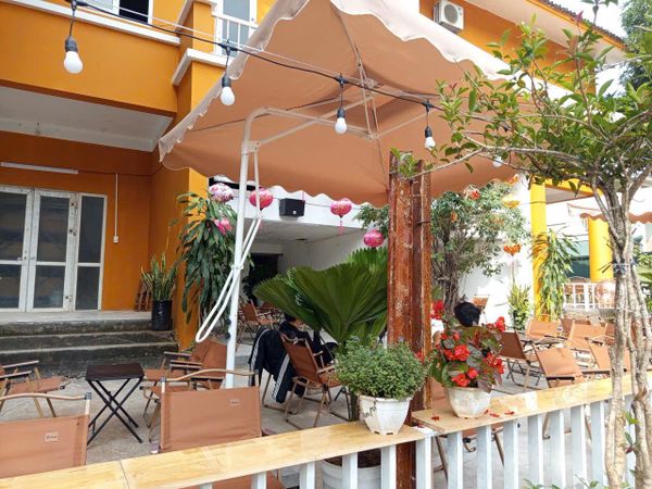 Loa treo tường phát nhạc nền cho tự động cho The Holy Garden, Hà Nội, loa được thiết kế riêng cho quán, bật lớn không tạp âm, miễn phí công lắp đặt, bảo hành dài hạn 5 năm