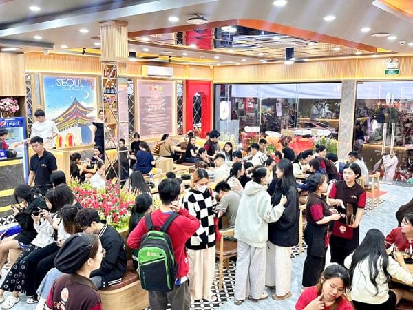 Loa nhà hàng phát nhạc nền tự động cho nhà hàng Mì Cay SEOUL Lê Thanh Nghị, loa được thiết kế riêng cho quán, bật lớn không tạp âm, miễn phí công lắp đặt, bảo hành dài hạn 5 năm