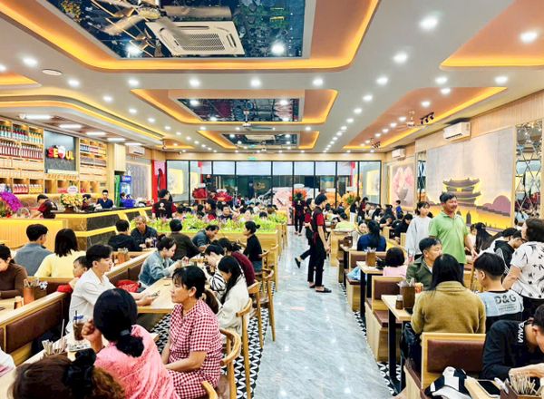 Loa nhà hàng phát nhạc nền tự động cho nhà hàng Mì Cay SEOUL Hoài Nhơn, Bình Định, loa được thiết kế riêng cho quán, bật lớn không tạp âm, miễn phí công lắp đặt, bảo hành dài hạn 5 năm