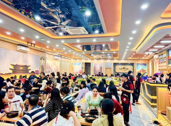 Loa nhà hàng phát nhạc nền tự động cho nhà hàng Mì Cay SEOUL Hoài Nhơn, Bình Định, loa được thiết kế riêng cho quán, bật lớn không tạp âm, miễn phí công lắp đặt, bảo hành dài hạn 5 năm