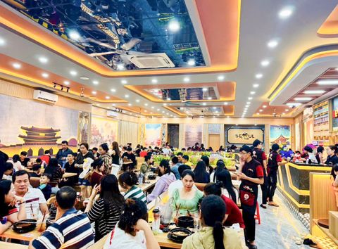 Loa nhà hàng phát nhạc nền tự động cho nhà hàng Mì Cay SEOUL Hoài Nhơn, Bình Định, loa được thiết kế riêng cho quán, bật lớn không tạp âm, miễn phí công lắp đặt, bảo hành dài hạn 5 năm