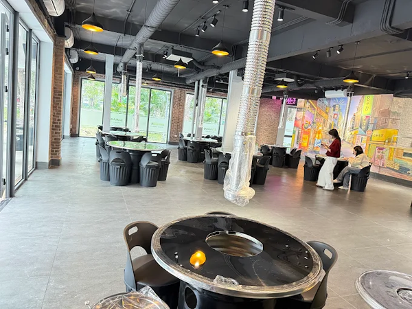 Loa treo tường phát nhạc nền cho Nhà hàng Hàn Quốc Samwon, Hưng Yên, loa được thiết kế riêng cho quán, bật lớn không tạp âm, miễn phí công lắp đặt, bảo hành dài hạn 5 năm